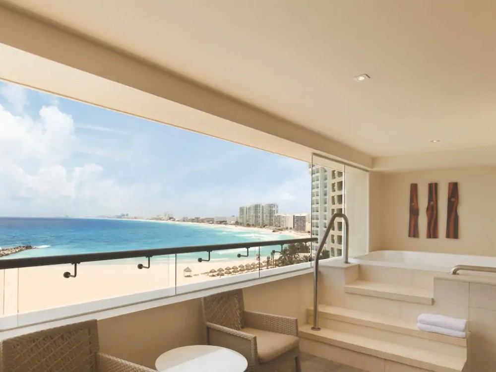 room Club Ocean Front Corner Suite - Hyatt Ziva Cancun